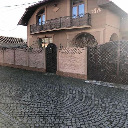 Катерина Hotel Chynadiyovo Exterior photo