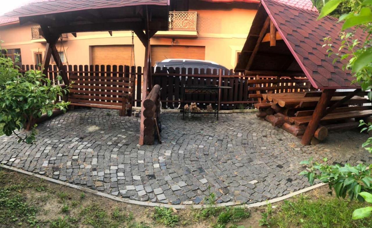 Катерина Hotel Chynadiyovo Exterior photo
